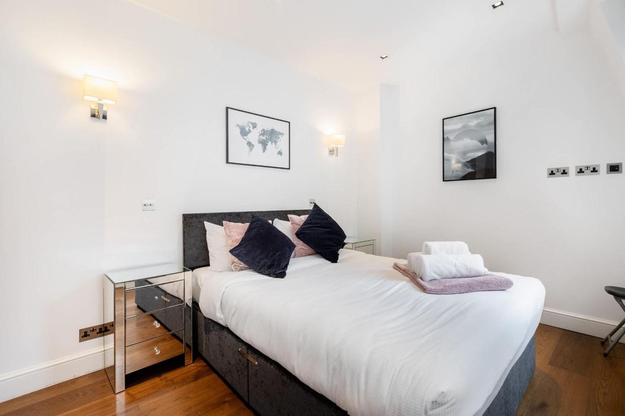 Apartment The Heart Of Soho - 2br - Cityapartmentstay *