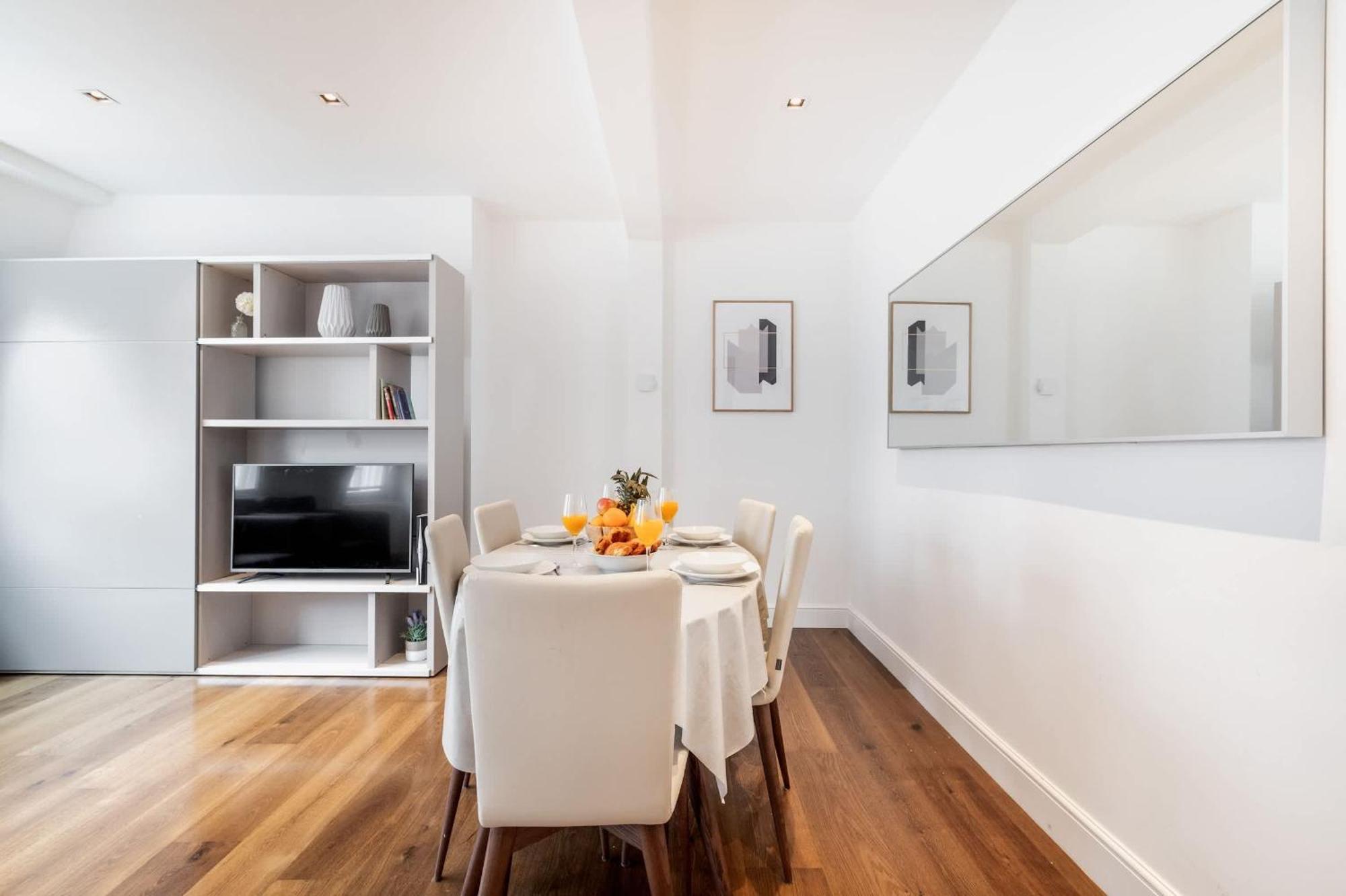 The Heart Of Soho - 2br - Cityapartmentstay *