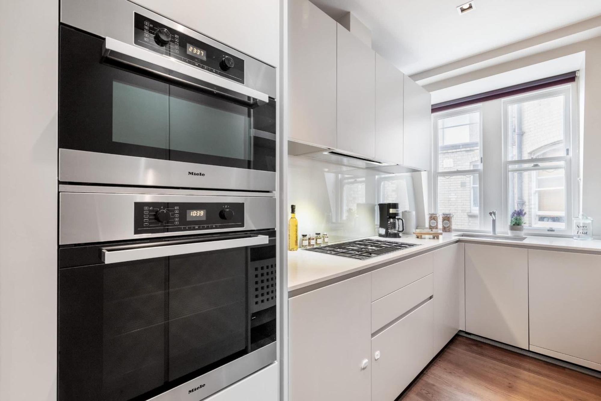 Apartment The Heart Of Soho - 2br - Cityapartmentstay *